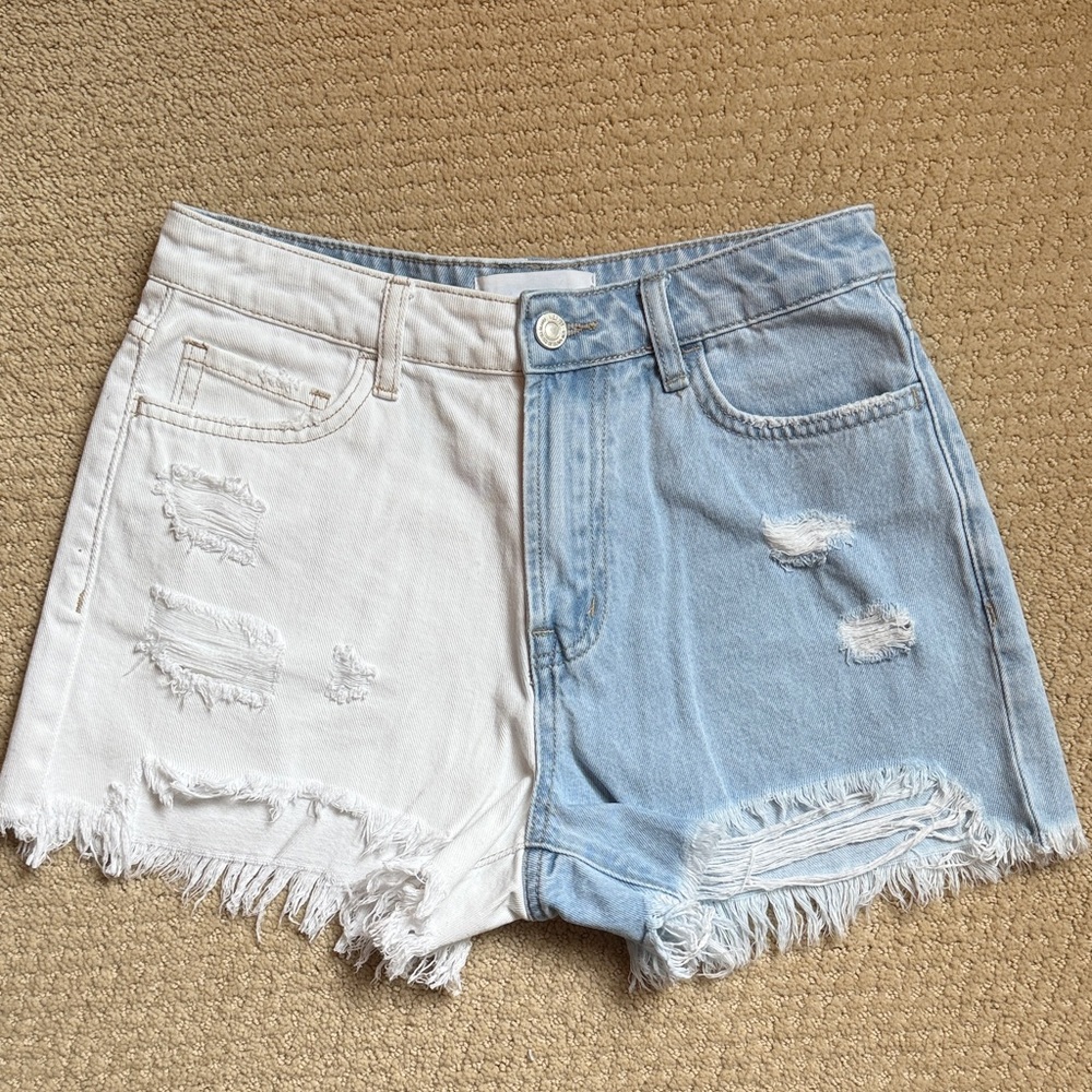 Chic Two-Tone Frayed Hem Denim Shorts